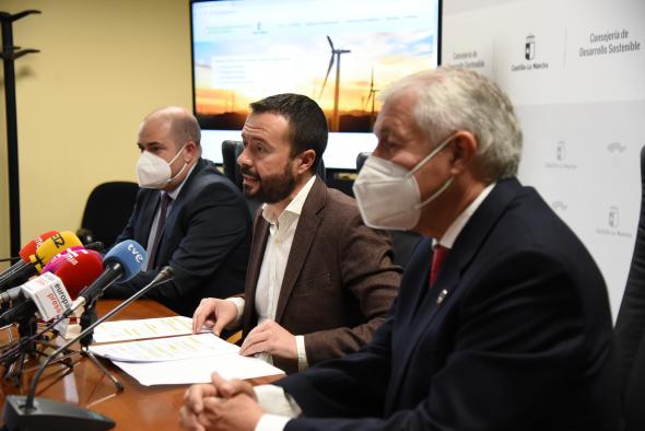 El consejero de Desarrollo Sostenible, José Luis Escudero, presenta la nueva Oficina de Asesoramiento Energético de Castilla-La Mancha