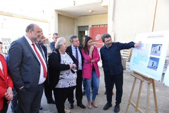 El jefe del Ejecutivo regional, Emiliano García-Page, visita, en Cuenca, el inicio de las obras de reforma del Centro de Mayores ´Las Quinientas´