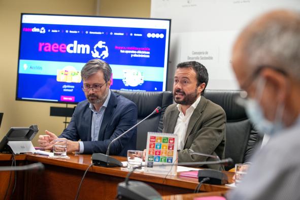 El consejero de Desarrollo Sostenible, José Luis Escudero, presenta el Plan de sensibilización medioambiental de residuos de aparatos eléctricos y electrónicos