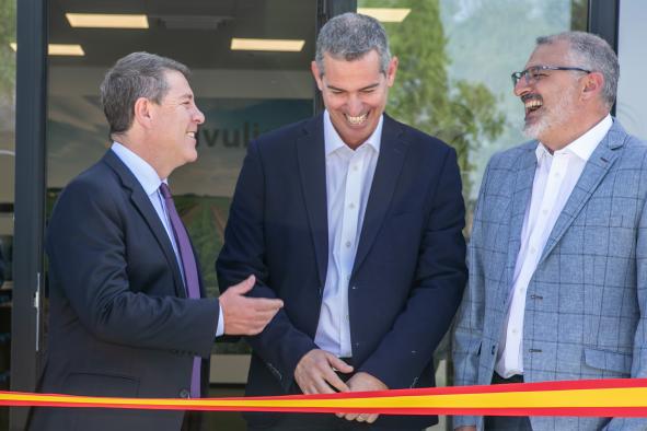Inauguración de la empresa Rivulis Irrigatio (Economía) 