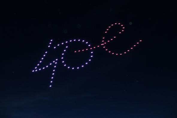 Un centenar de drones dibujaron en el cielo de Puertollano las imágenes emblemáticas de Castilla-La Mancha para celebrar el Día de la Región