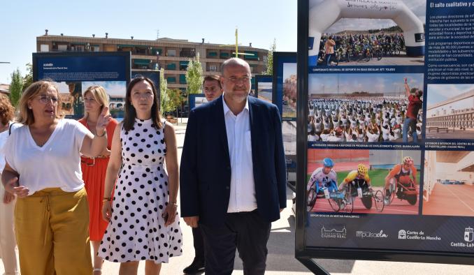 El vicepresidente de Castilla-La Mancha, José Luis Martínez Guijarro, inaugura la exposición ‘40 años del Estatuto de Autonomía de Castilla-La Mancha’ con motivo de la celebración del 40 Aniversario del Estatuto de Autonomía de Castill