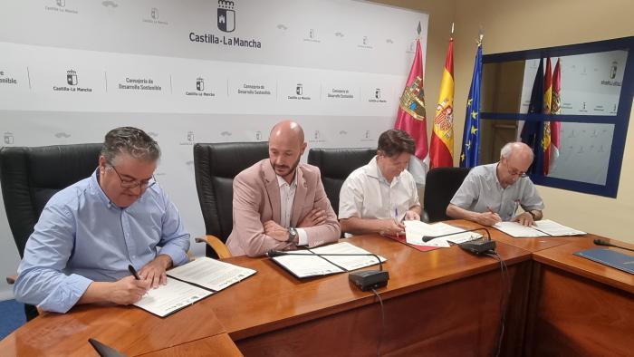 El Gobierno regional avanza en sus políticas de Consumo y firma un convenio de colaboración con las asociaciones de consumidores de Castilla-La Mancha