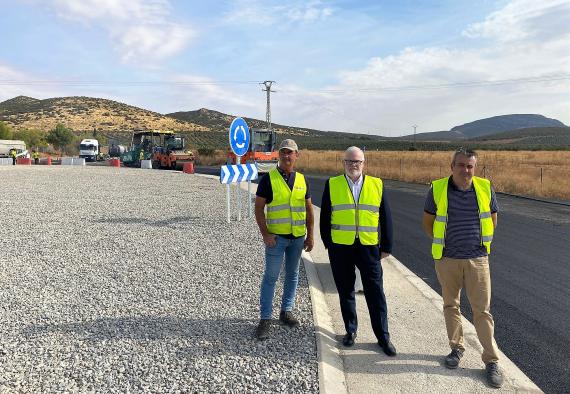 El Gobierno regional finaliza las obras de construcción de una rotonda en el enlace de la CM-420 con la Autovía de Andalucía en Puerto Lápice