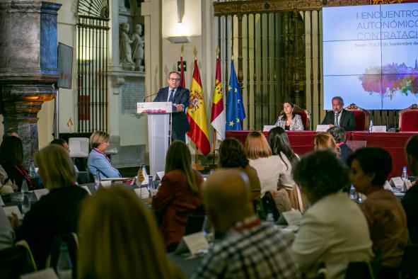 El consejero de Hacienda y Administraciones Públicas, Juan Alfonso Ruiz Molina, inaugura el I Encuentro Autonómico de Contratación Pública
