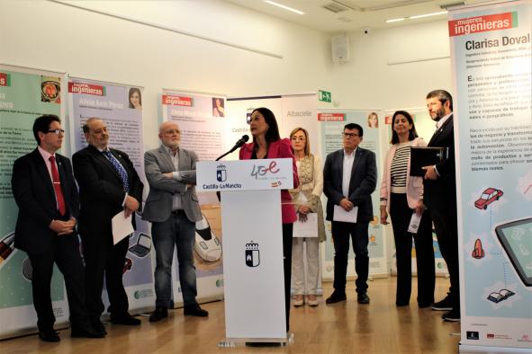 La directora del Instituto de la Mujer, Pilar Callado, inaugura, en la Casa Perona, la Exposición Itinerante Mujeres Ingenieras de Éxito.