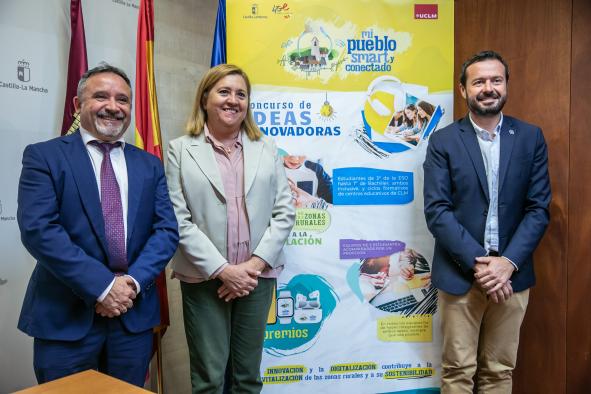 La consejera de Educación, Cultura y Deportes, Rosa Ana Rodríguez, y el consejero de Desarrollo Sostenible, José Luis Escudero, presentan, en rueda de prensa, el programa ‘Mi pueblo Smart y conectado’.