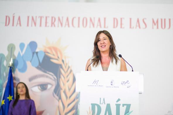 La consejera de Igualdad y portavoz, Blanca Fernández, durante su intervención en el acto institucional del Día Internacional de las Mujeres Rurales