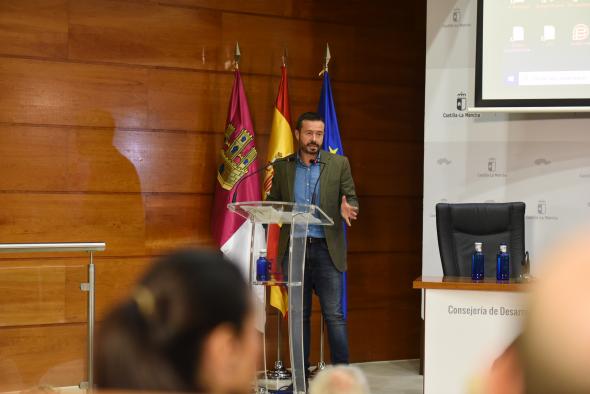 El consejero de Desarrollo Sostenible, José Luis Escudero, inaugura la Jornada formativa ‘La Estrategia Agenda 2030 de C-LM: Sin dejar a nadie atrás’, organizada en colaboración con UNICEF Comité Castilla-La Mancha. 