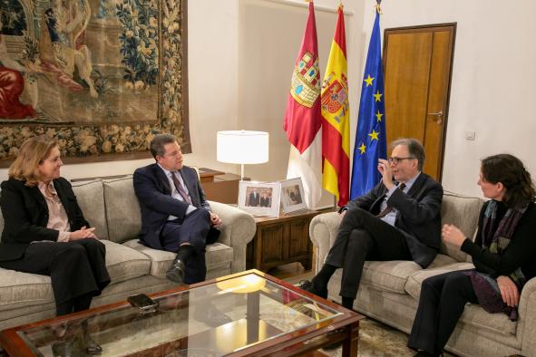 El presidente de Castilla-La Mancha, recibe al ministro de Universidades del Gobierno de España