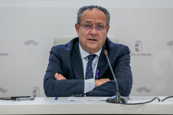 El consejero de Hacienda y Administraciones Públicas, Juan Alfonso Ruiz Molina, informa sobre la Oferta de Empleo Público de 2022