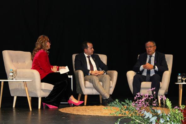 Ruiz Molina destaca ante los empresarios de Herencia los 210 millones  de euros que el Gobierno regional destina a la transformación digital