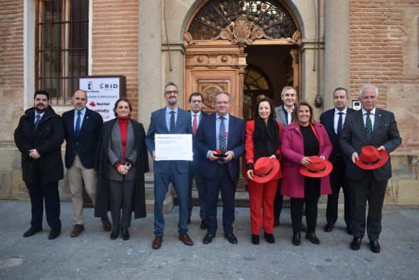 El consejero de Hacienda y Administraciones Públicas, Juan Alfonso Ruiz Molina, recibe el premio ‘Red Hat Digital Leaders Awards 2022’.