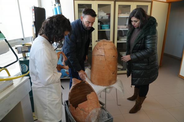 El Gobierno regional restaura siete importantes piezas cerámicas procedentes de las excavaciones en el Parque Arqueológico de Alarcos