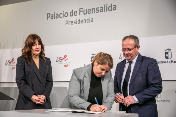 El Gobierno de Castilla-La Mancha y la FEMP firman un convenio de colaboración en materia de prevención de la violencia de género