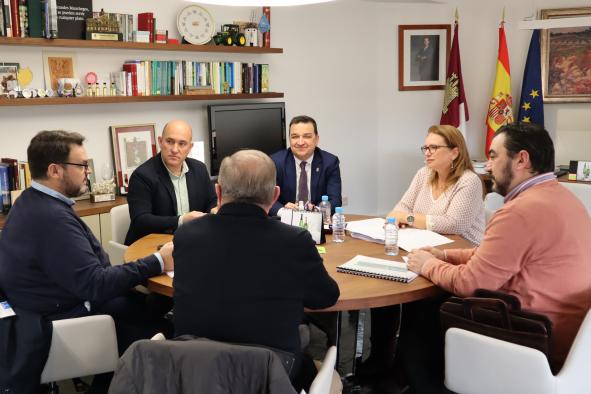 El Gobierno regional impulsa el último trámite para el reconocimiento de la Cebolla de La Mancha como figura de calidad