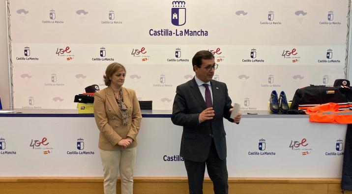 El Gobierno regional entrega 201 lotes de uniformes al personal voluntario de 13 agrupaciones de Protección Civil de la provincia 