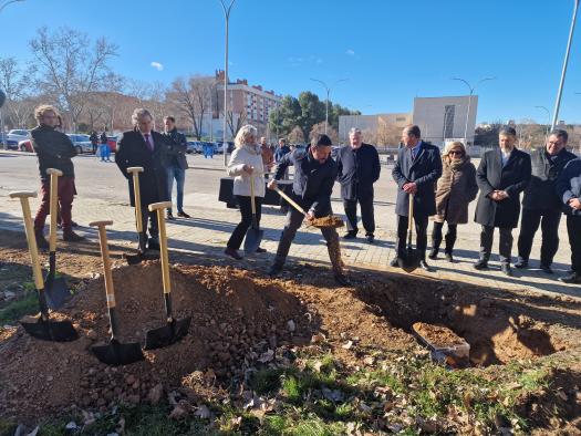 El consejero de Desarrollo Sostenible, José Luis Escudero, asiste al acto de colocación de la primera piedra del parking disuasorio y presentación de la Zona de Bajas Emisiones de Guadalajara