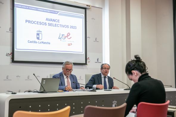 El consejero de Hacienda y Administraciones Públicas, Juan Alfonso Ruiz Molina, informa de la conclusión de las pruebas selectivas para la adjudicación de las plazas convocadas en las ofertas de empleo público de 2019 y 2020.