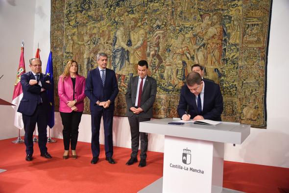 Firma convenio entre la Junta de CLM, la Diputación de Toledo y los ayuntamientos de Cobisa y Cebolla