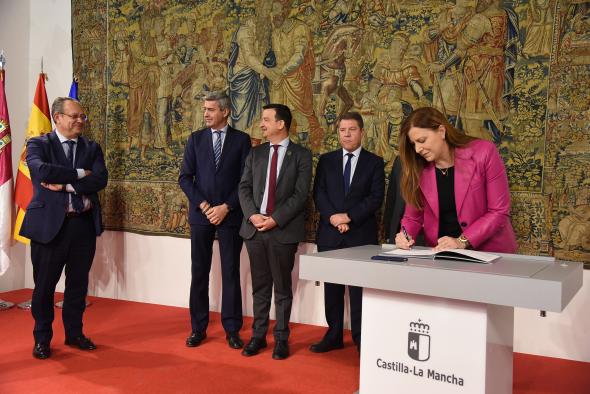 Firma convenio entre la Junta de CLM, la Diputación de Toledo y los ayuntamientos de Cobisa y Cebolla (Agricultura)