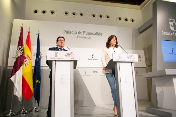 La consejera de Igualdad y portavoz del Gobierno regional, Blanca Fernández, firma un convenio de colaboración entre la Asociación de Trabajadores Autónomos de Castilla-La Mancha (ATA CLM) y el Instituto de la Mujer de Castilla-La Mancha