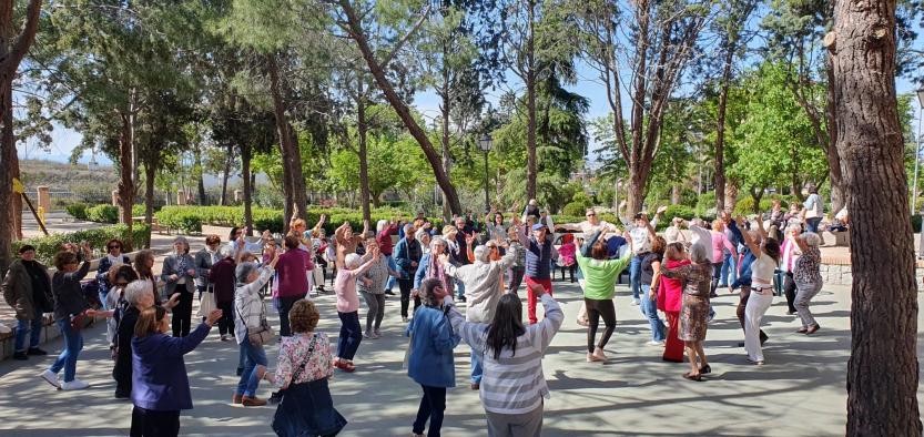 El Gobierno regional subraya la importancia de iniciativas que fomentan hábitos saludables y favorecen el bienestar emocional y la interacción social de las personas mayores