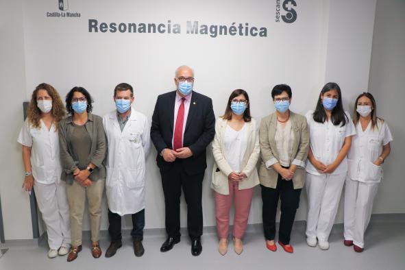 Los profesionales del área de Radiodiagnóstico del Hospital de Manzanares se forman en el funcionamiento de la nueva resonancia magnética 