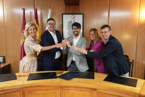 El Gobierno regional y el Ayuntamiento de Valverde de Júcar firman un convenio para la construcción de una escuela infantil en la localidad