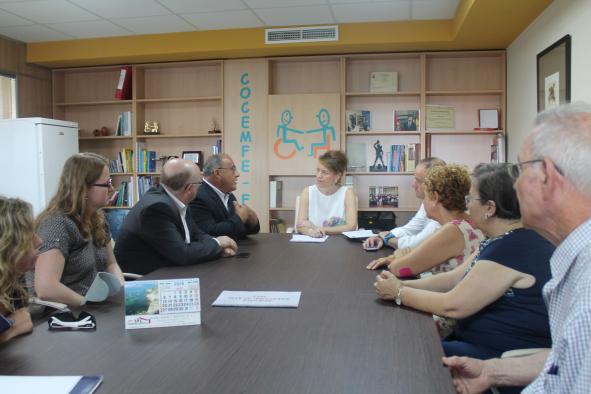 La consejera de Bienestar Social, Aurelia Sánchez visita el centro de Cocemfe-Albacete y las instalaciones de AMIAB 