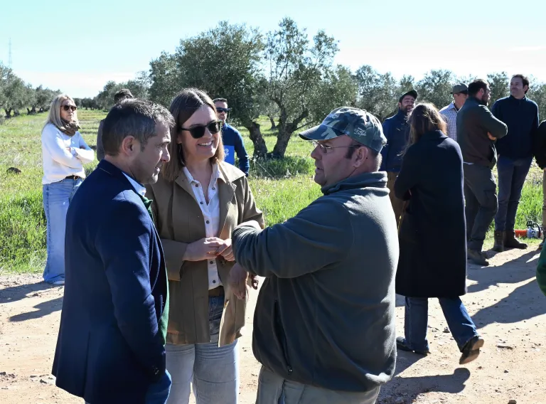 La consejera Portavoz del Gobierno regional, Esther Padilla, asiste al 25º Concurso de Poda de Olivos de Los Yébenes, en el Paraje de los Parrales, de Marjaliza, en el olivar de José María Romo