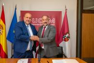 El vicepresidente regional firma con el rector de la UCLM el convenio de colaboración entre administraciones para la creación de la Cátedra ‘Gobierno abierto’