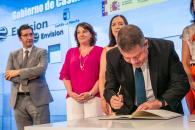 Firma del MOO entre la empresa Envision Spain y el Gobierno regional