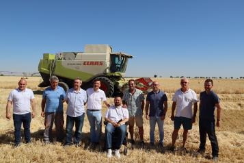 El consejero de Agricultura, Agua y Desarrollo Rural, Francisco Martínez Arroyo, ha visitado la cooperativa ‘La Remediadora’ de La Roda