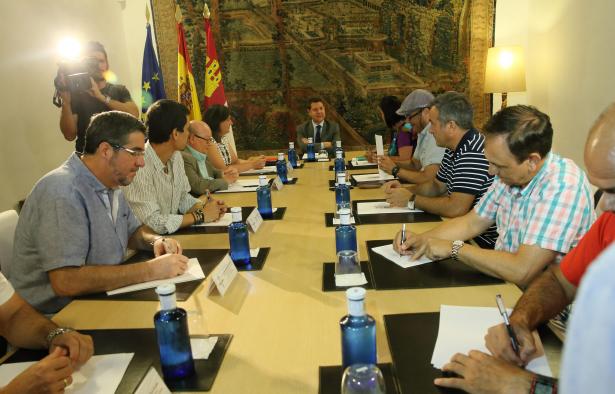 El presidente de Castilla-La Mancha, Emiliano García-Page, mantiene un encuentro con los sindicatos sobre la situación de Elcogas