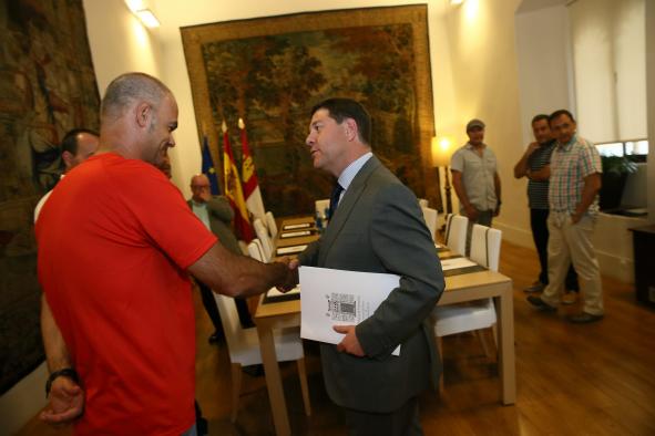 El presidente de Castilla-La Mancha, Emiliano García-Page, mantiene un encuentro con los sindicatos sobre la situación de Elcogas