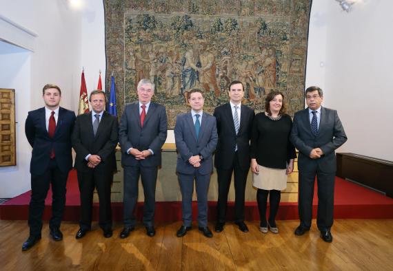 El presidente García-Page firma un convenio con Aernova para la fabricación de puertas para el Airbus A350