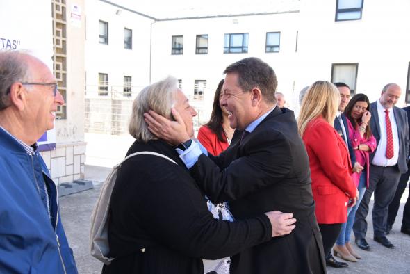 El jefe del Ejecutivo regional, Emiliano García-Page, visita, en Cuenca, el inicio de las obras de reforma del Centro de Mayores ´Las Quinientas´