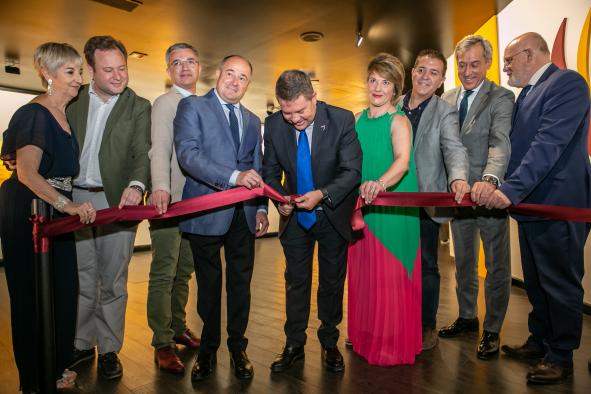 García-Page marca el objetivo de “culminar el éxito” de proteger la cuchillería artesanal de Albacete “en lo que queda de 2022 y 2023”