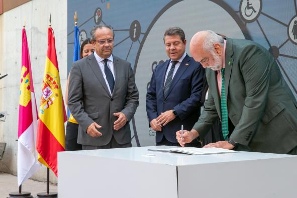 Firma del convenio del Gobierno autonómico con CERMI-CLM y Plena Inclusión (Hacienda) 