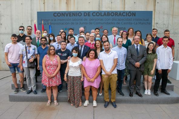 Firma del convenio del Gobierno autonómico con CERMI-CLM y Plena Inclusión