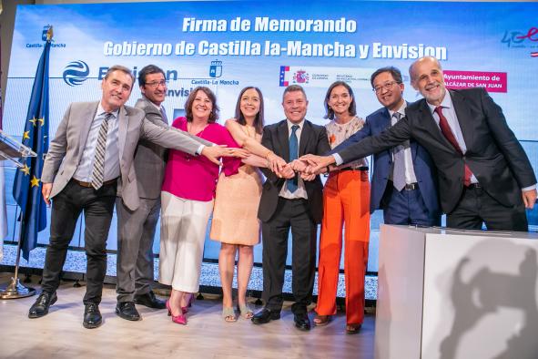Firma del MOO entre la empresa Envision Spain y el Gobierno regional