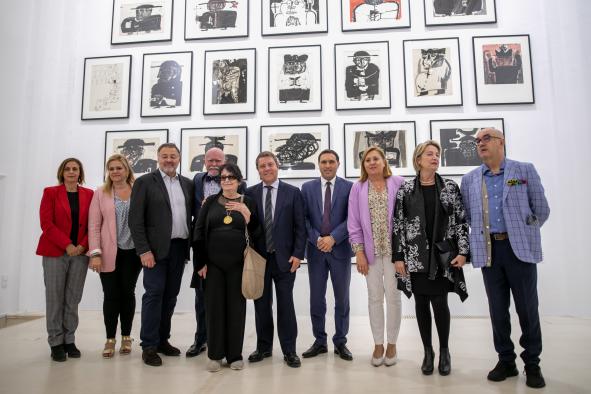 Inaugura, en Cuenca, la exposición ‘Manolo Millares (Cincuenta años después)