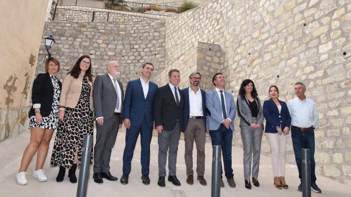 Visita las obras de reposición y mejora del entorno de las laderas afectadas por el desprendimiento en Alcalá del Júcar